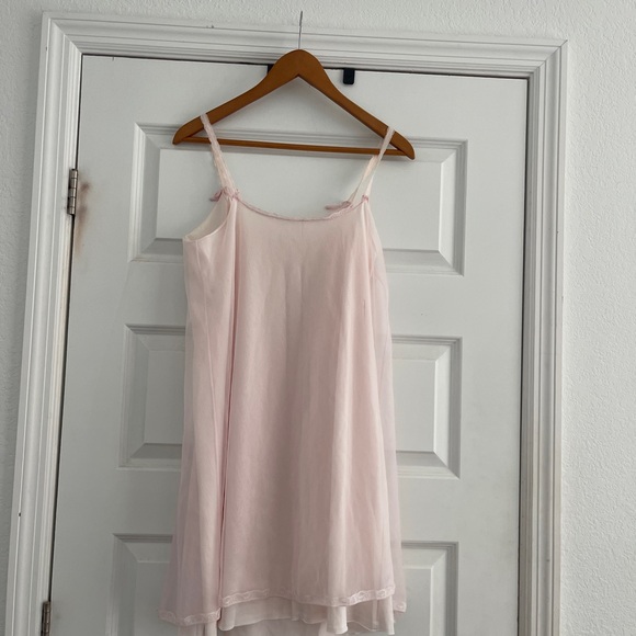 Vintage Elegant Pink Women's Nightgown - Picture 2 of 2